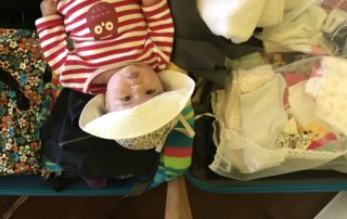 Guia com tudo que a mala do bebê precisa ter em uma viagem