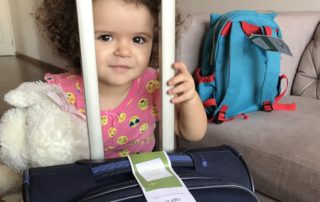 Itens indispensáveis nas bagagens de mão de bebês e crianças em viagens