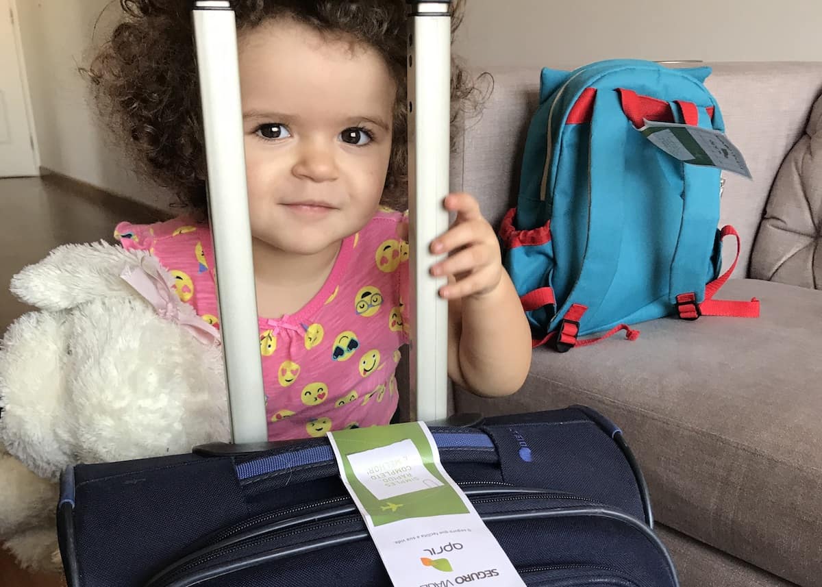 Itens indispensáveis nas bagagens de mão de bebês e crianças em viagens