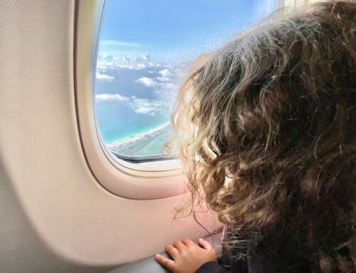 Voo para Dubai: 15 horas direto no avião com criança