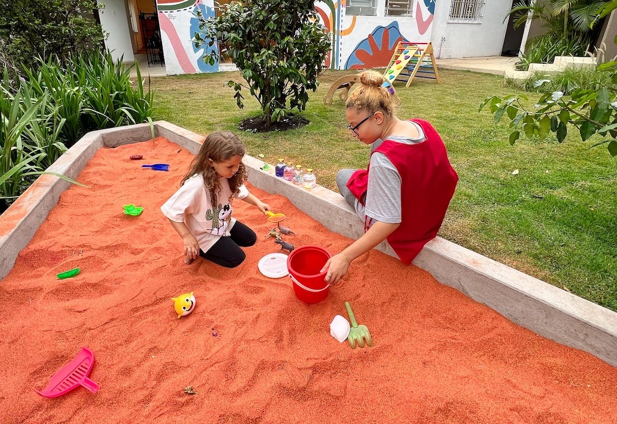 Casa Cancun: espaço ao ar livre que recebe crianças com diversas atividades na Vila Madalena
