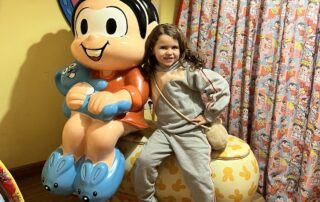 Atibaia: Hotel com suíte temática da Turma da Mônica com crianças no interior de SP