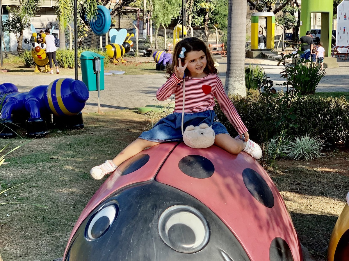 Praça dos Exageros: passeio gratuito para fazer com crianças em Itu (SP)