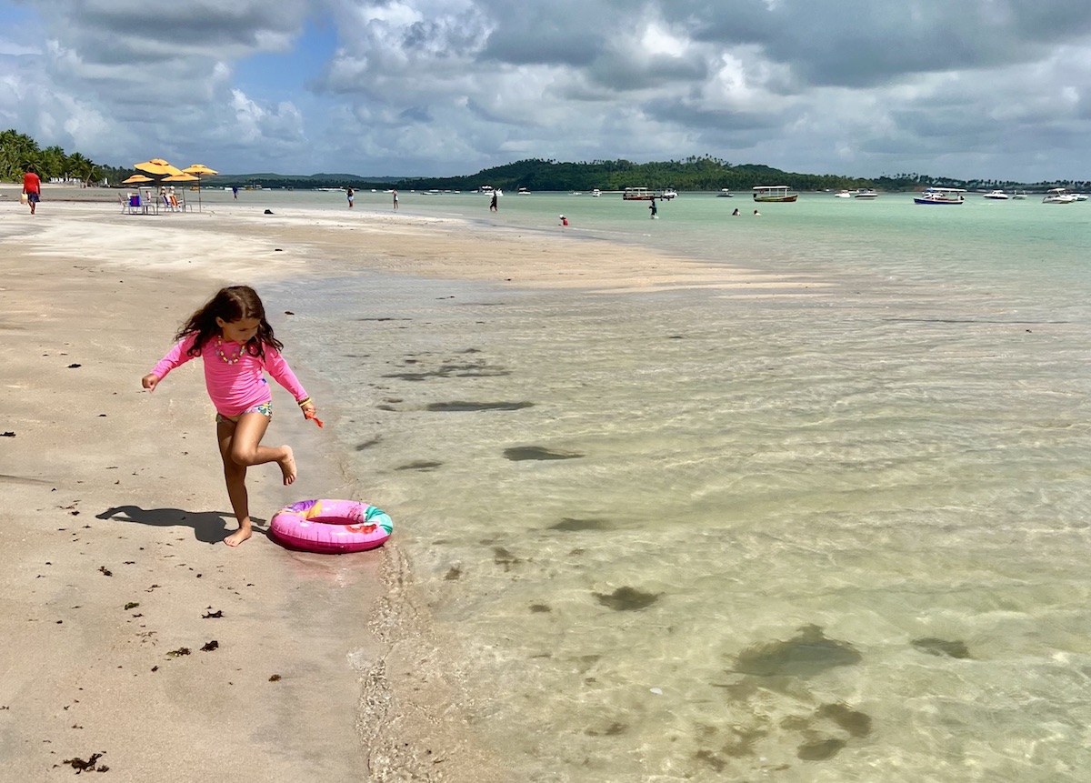 Pernambuco: Praia de Carneiros com bebês e crianças