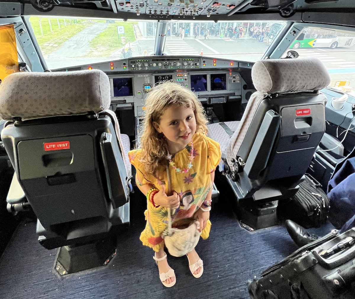 Compilado de dicas para viajar de avião com bebês e crianças