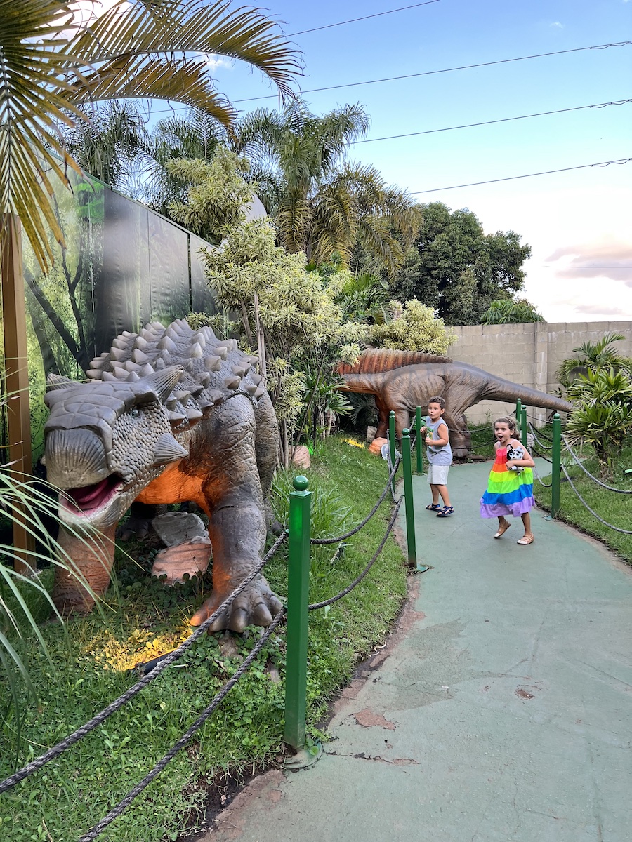 Dinossauros e animais para crianças! 1 HORA de Parque do T-REX