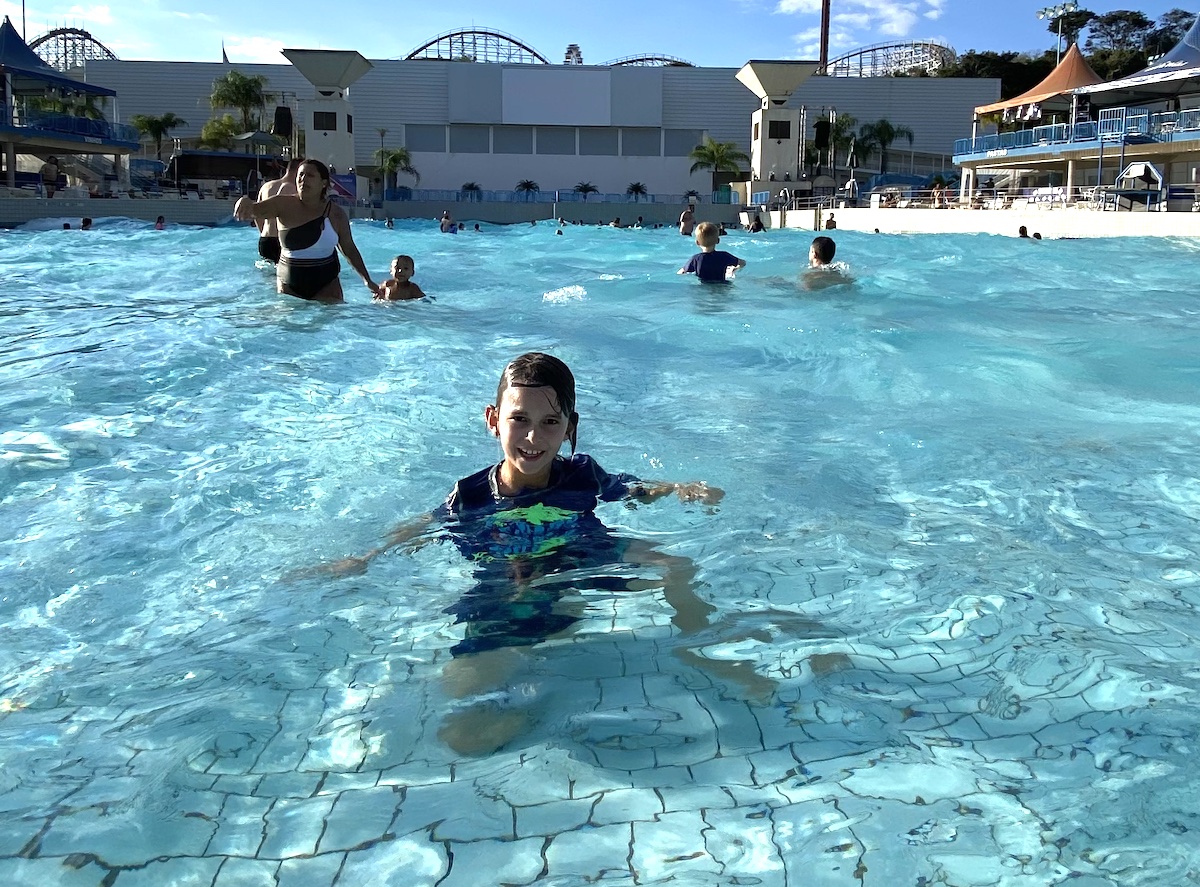 Wet'n Wild: parque aquático com crianças no interior de SP