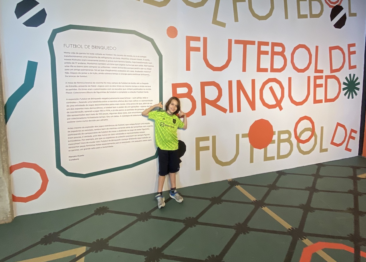 Exposição Futebol de Brinquedo mostra várias formas de brincar com o esporte em SP