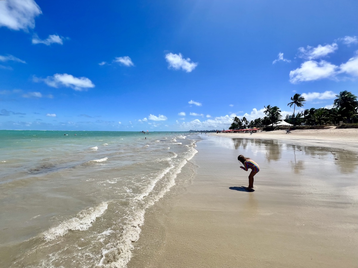 Paraíba: mar azul e águas mornas em João Pessoa