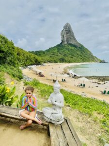 Fernando de Noronha com crianças