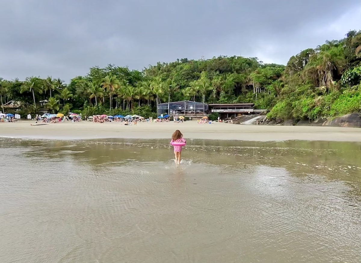 Guarujá: praias lindas e preservadas para ir com crianças no litoral sul paulista